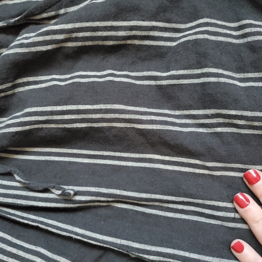 Amazon Essentials Vneck Linen Blend Striped Sleeveless Romper - Picture 6 of 11
